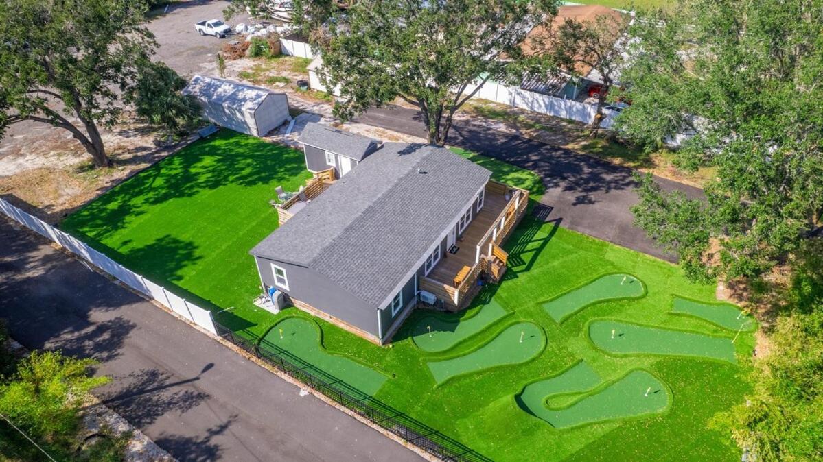 Putt Putt Golf Retreat Tampa Exterior photo